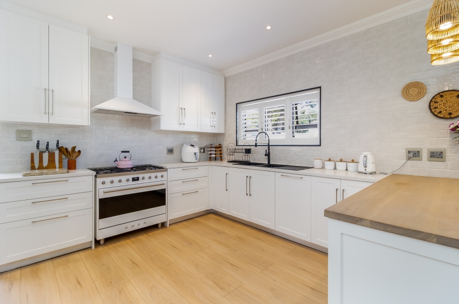 4 Bedroom Property for Sale in Kirstenhof Western Cape